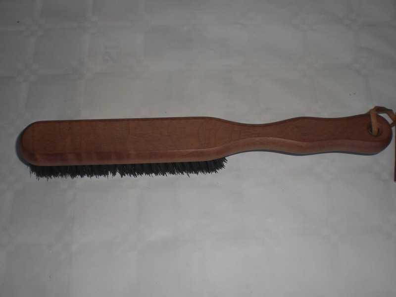 Brosse à Vêtements en Fil de Bronze