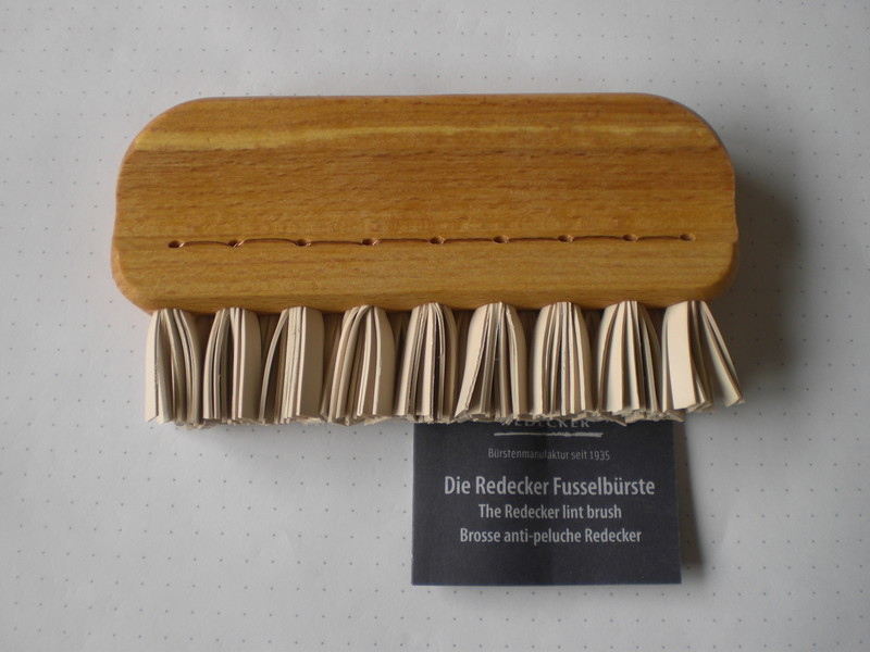 Brosse crêpe anti-peluches pour canapés et vêtements